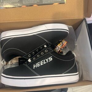 Heelys black size 6